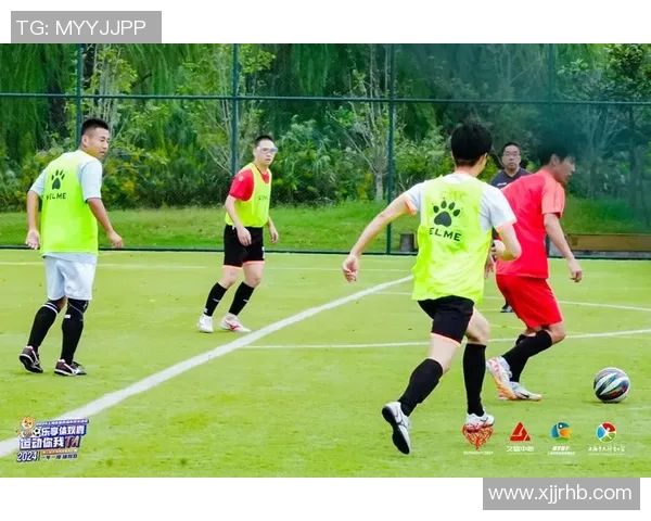 足球与篮球的精彩瞬间展现运动魅力与团队精神的完美结合